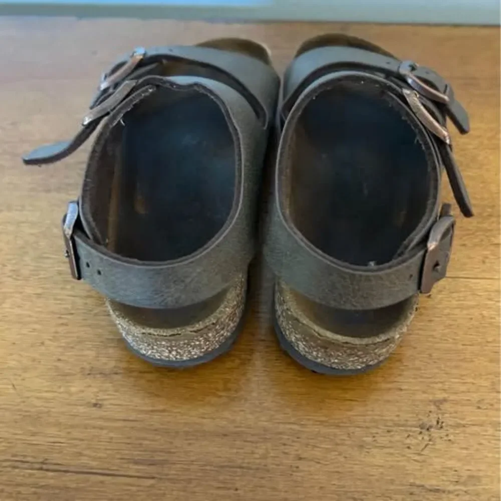 Kids Berkinstock sandals EUC 28 us 10